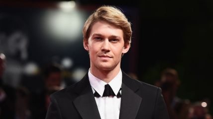 Joe Alwyn has an estimated net worth of $4 million.